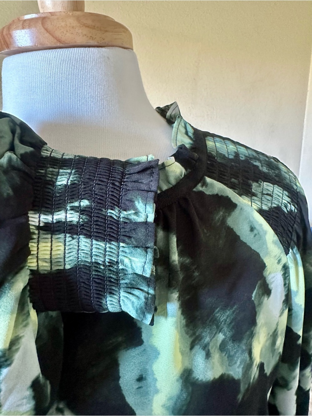 Simply Vera Vera Wang Green Watercolor Tie-Neck Blouse - Picture 4 of 9